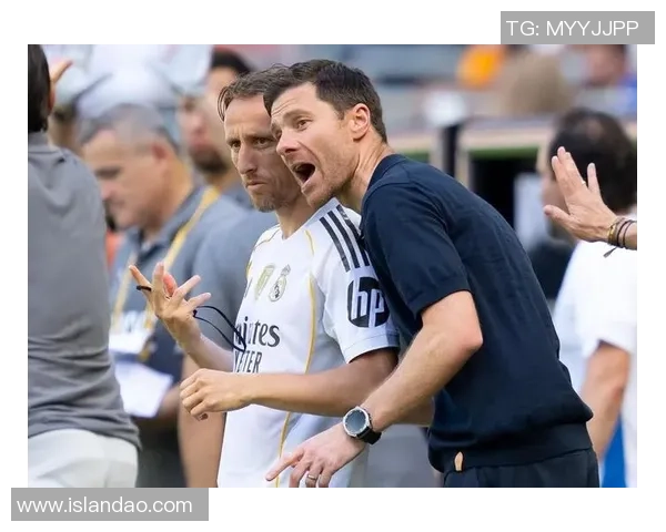 阿隆索执掌皇马的挑战与机遇:龙种与跳蚤的较量 阿隆索执掌皇马的挑战与机遇:龙种与跳蚤的较量